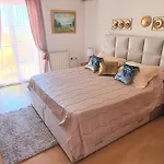 Апартаменти Avalena Penthouse